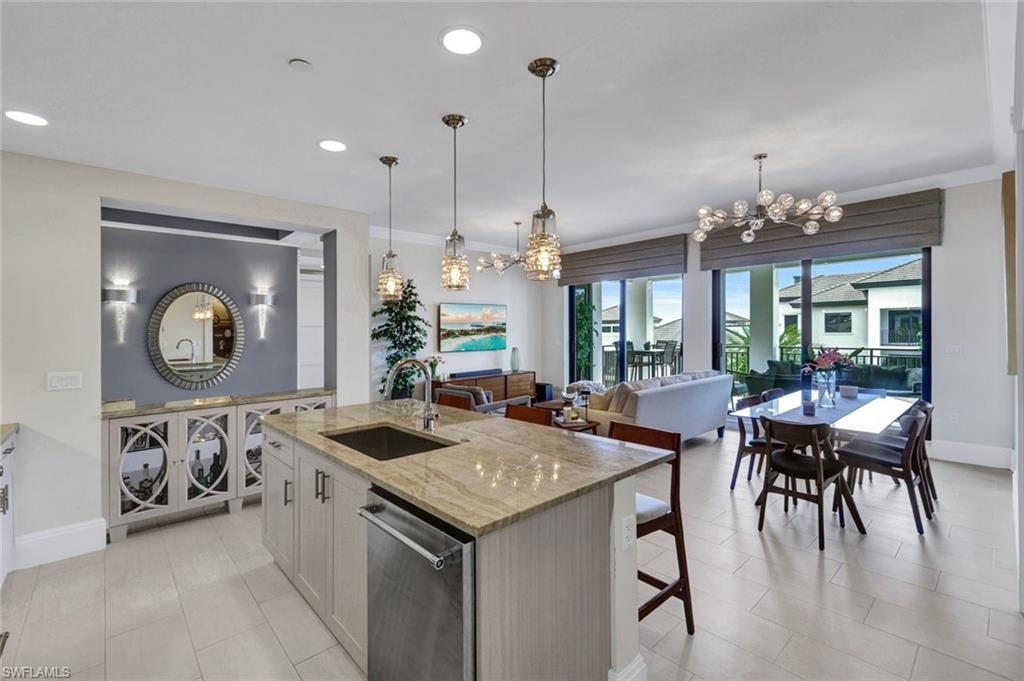 NAPLES SQUARE - Residential