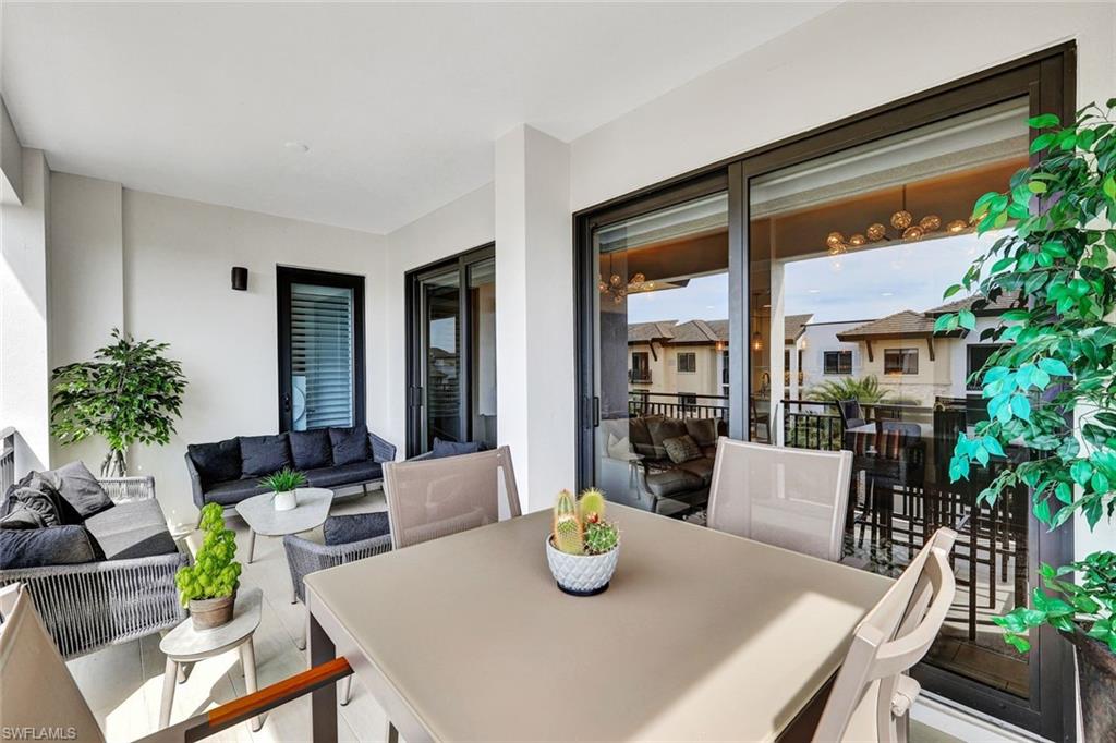 NAPLES SQUARE - Residential