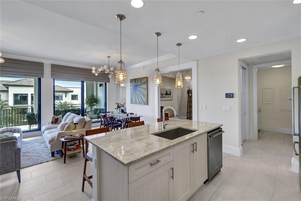 NAPLES SQUARE - Residential