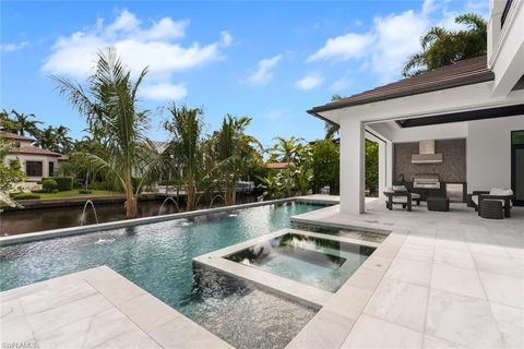 2231 Forrest LN NAPLES FL 34102