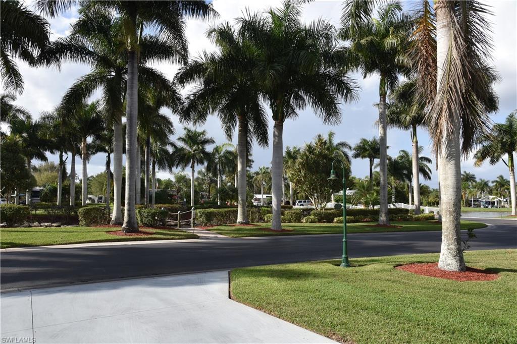 RIVERBEND MOTORCOACH RESORT - Land