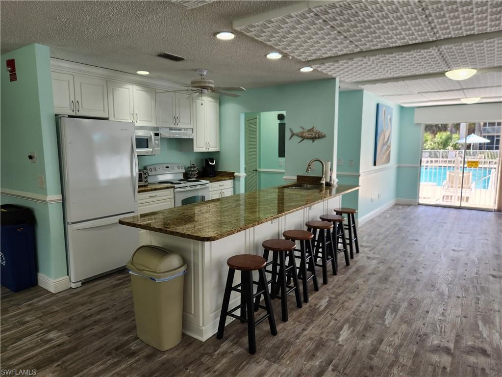 NAPLES SANDPIPER BAY CLUB - Residential