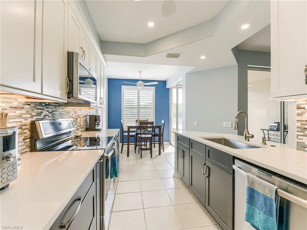 AUTUMN LAKE - Residential