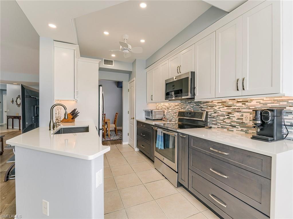 AUTUMN LAKE - Residential