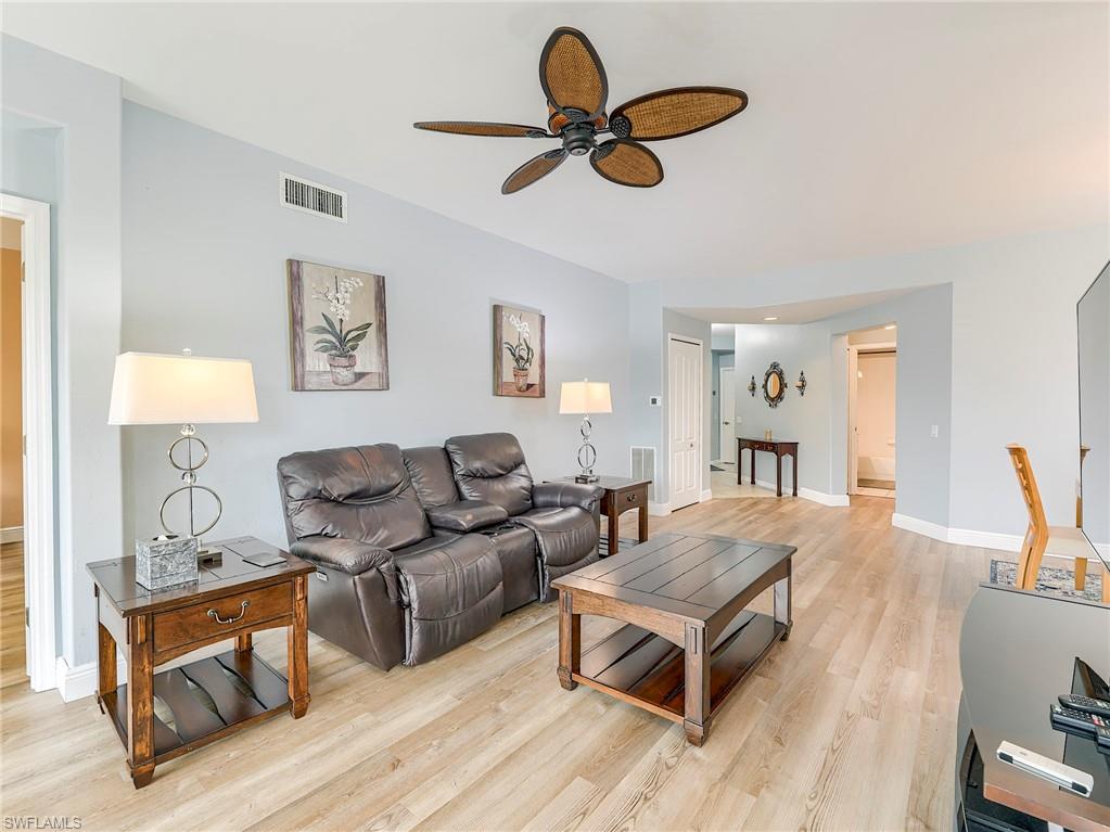 AUTUMN LAKE - Residential