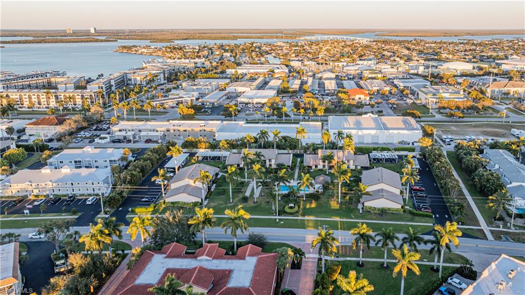 COURT OF PALMS - Residential