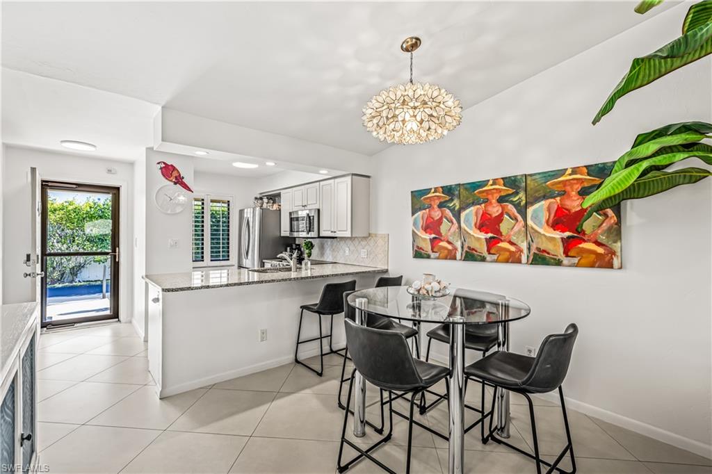 COURT OF PALMS - Residential