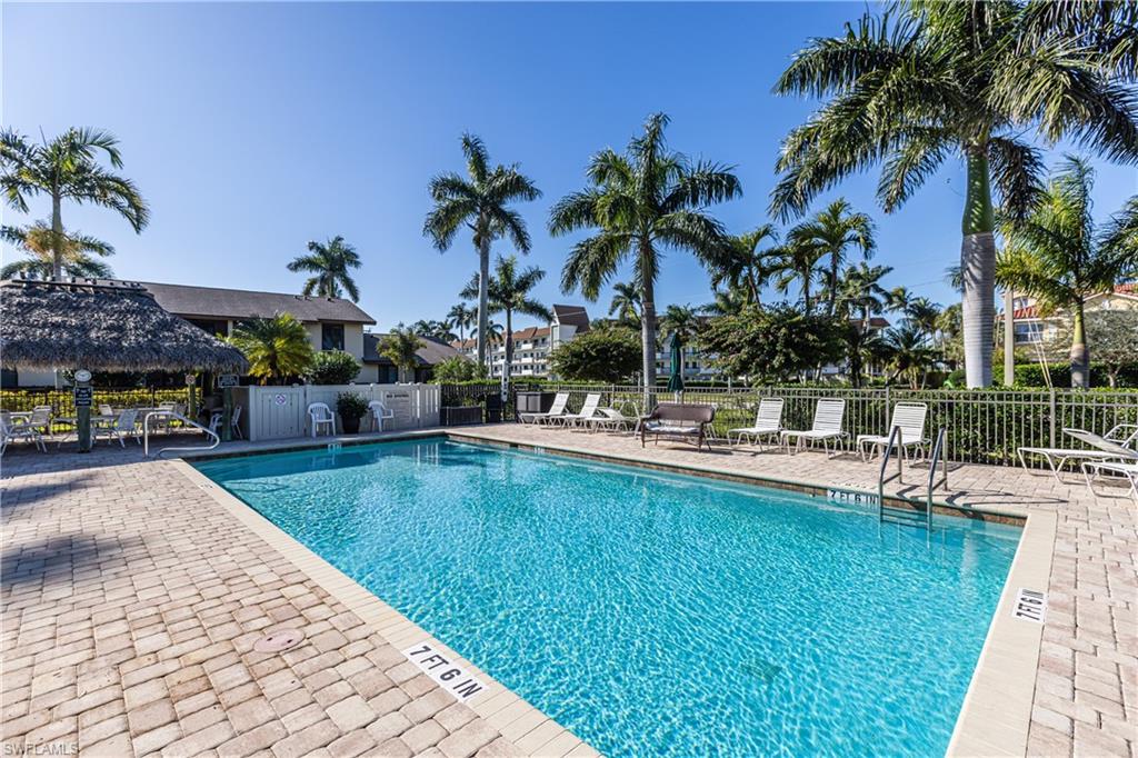 COURT OF PALMS - Residential