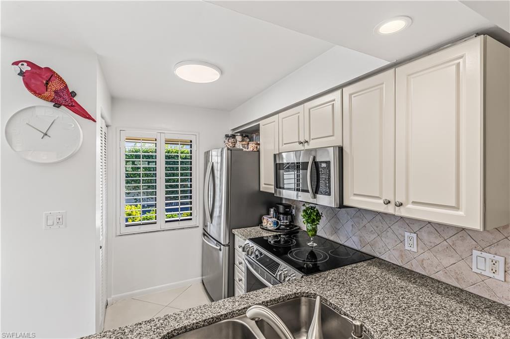 COURT OF PALMS - Residential