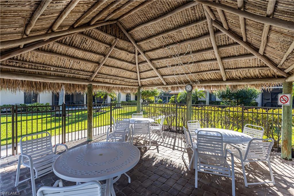 COURT OF PALMS - Residential