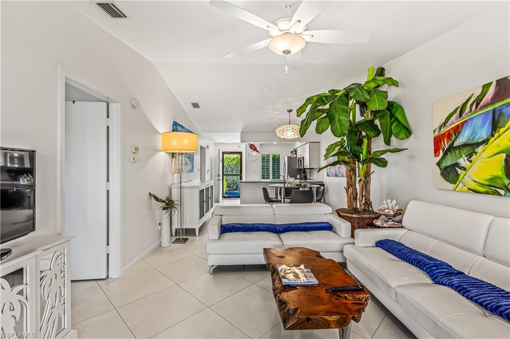 COURT OF PALMS - Residential