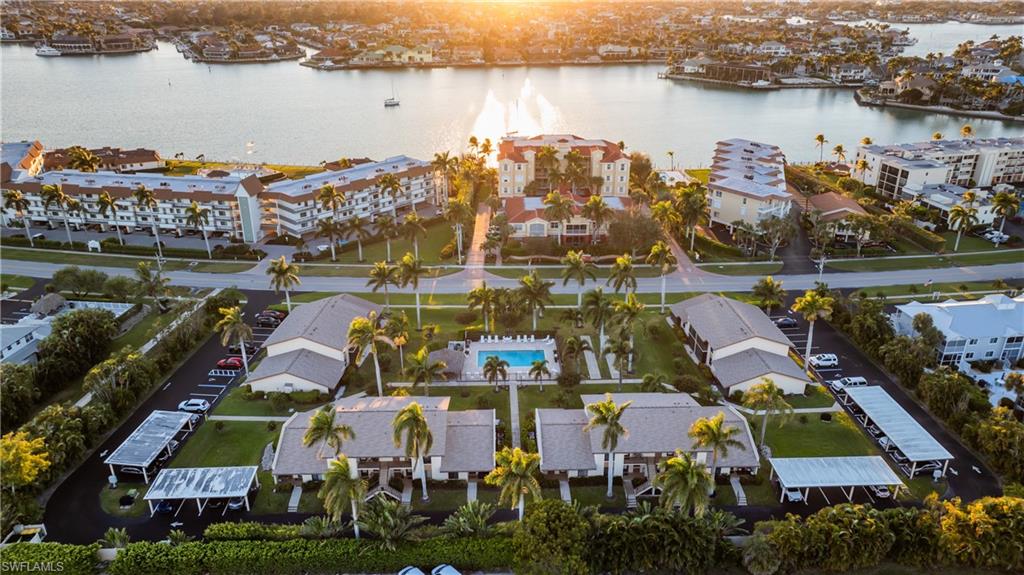 COURT OF PALMS - Residential