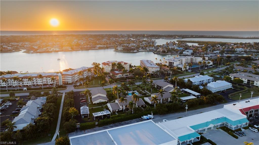 COURT OF PALMS - Residential