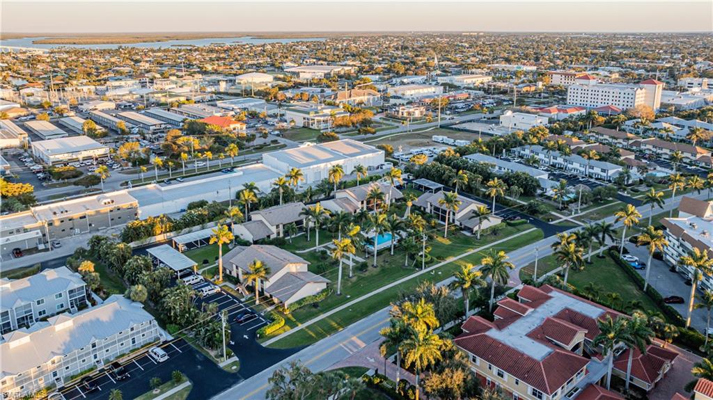 COURT OF PALMS - Residential