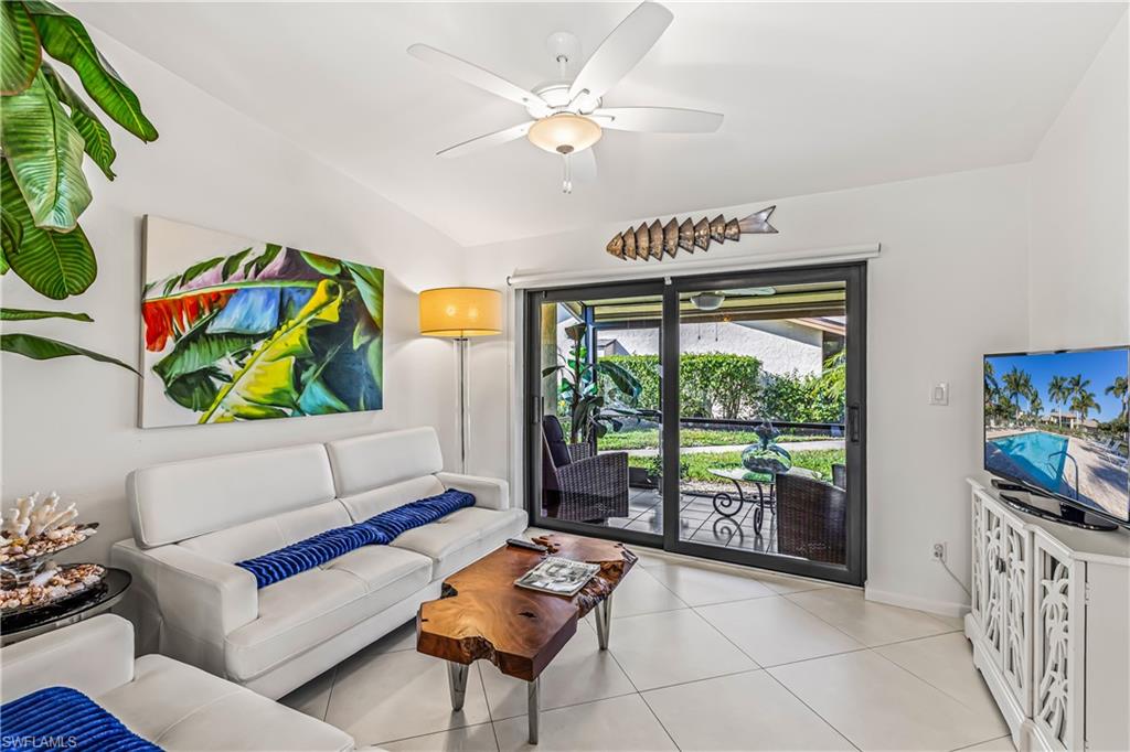 COURT OF PALMS - Residential