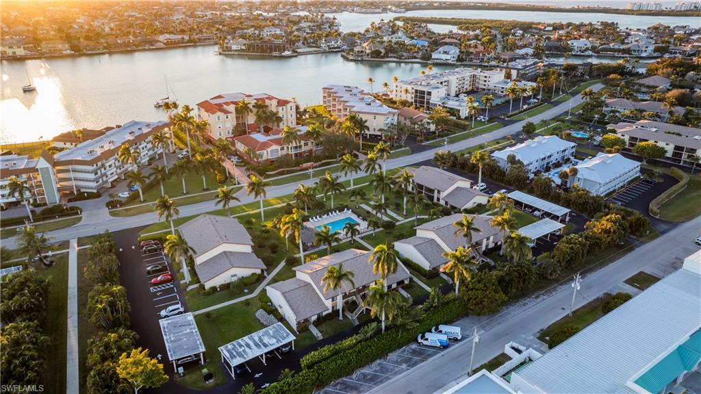 COURT OF PALMS - Residential