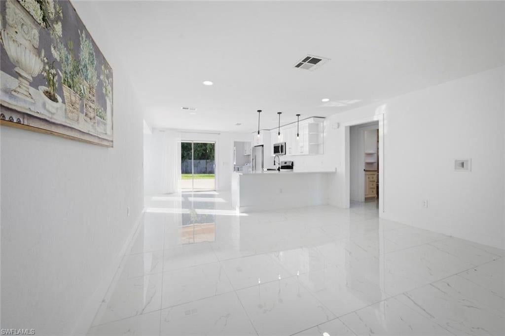 862 99th AVE N