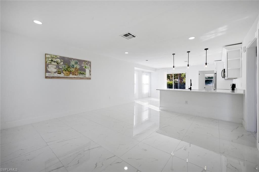 862 99th AVE N