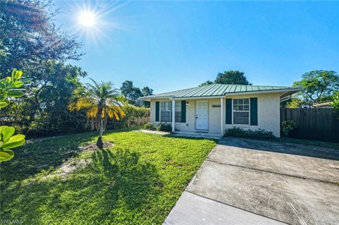 Photo of 862 99th AVE N, NAPLES, FL 34108 (MLS # 226037328)