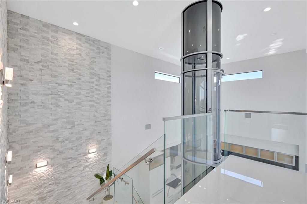 YACHT CLUB - Residential