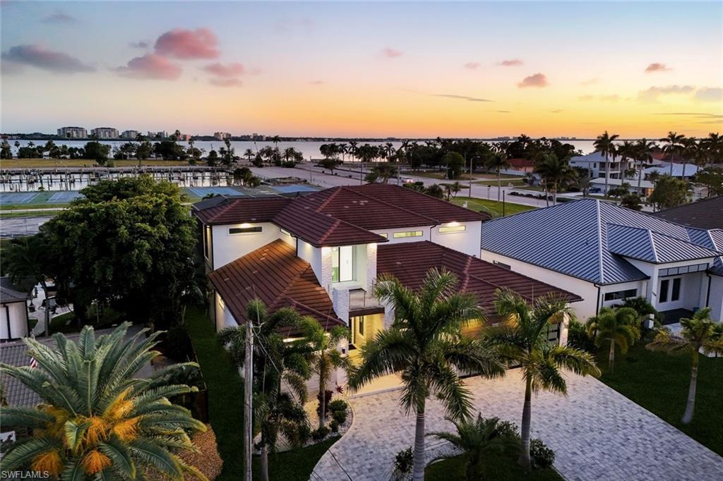 YACHT CLUB - Residential