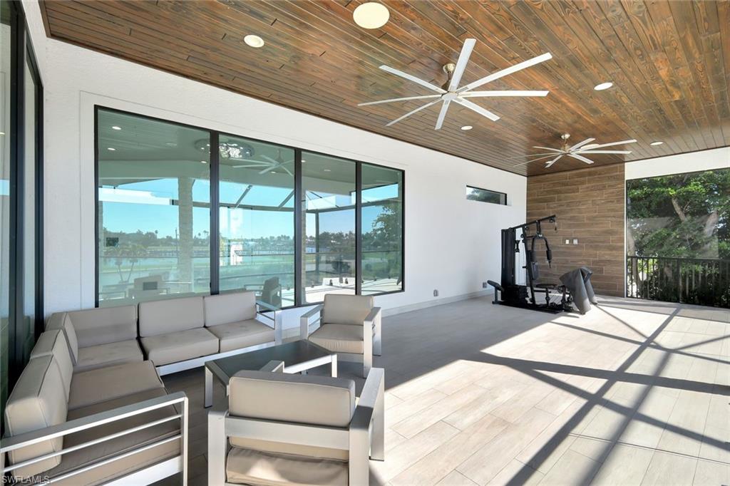 YACHT CLUB - Residential