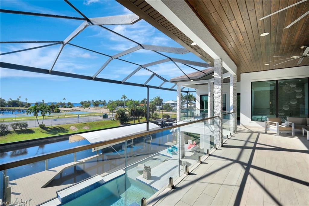 YACHT CLUB - Residential