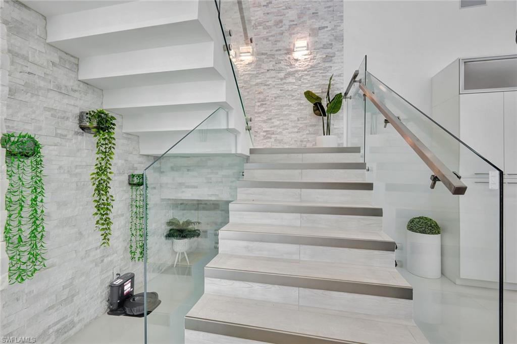 YACHT CLUB - Residential