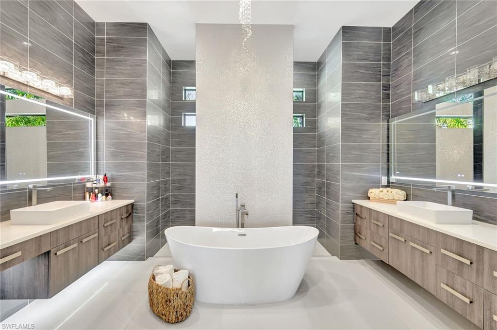 YACHT CLUB - Residential