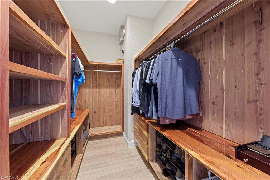 AUTUMN WOODS - Residential