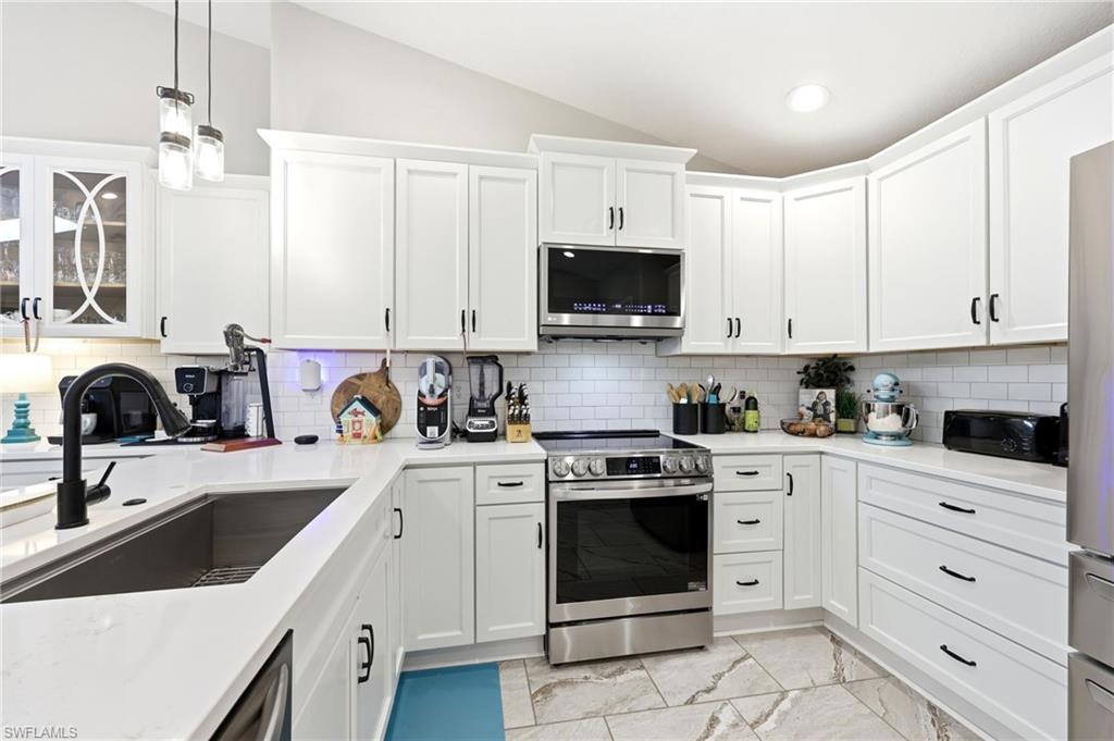 ISLAND PARK WOODS - Residential Lease