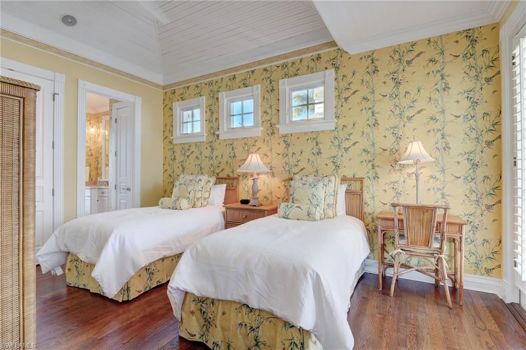 AQUALANE SHORES - Residential Lease