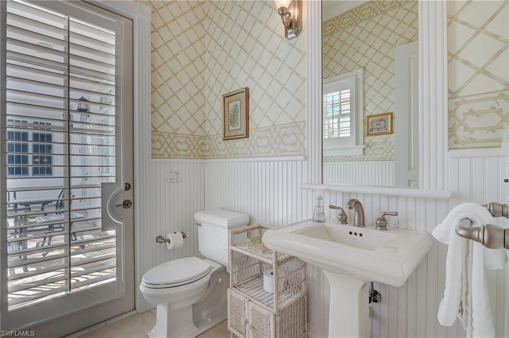 AQUALANE SHORES - Residential Lease