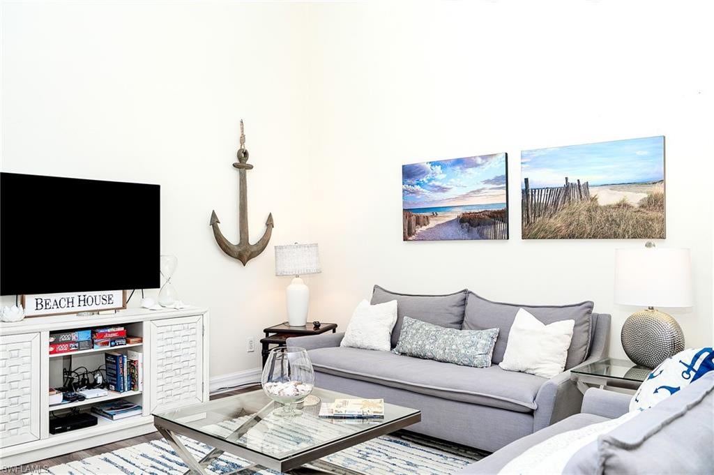 586 Beachwalk CIR O-305