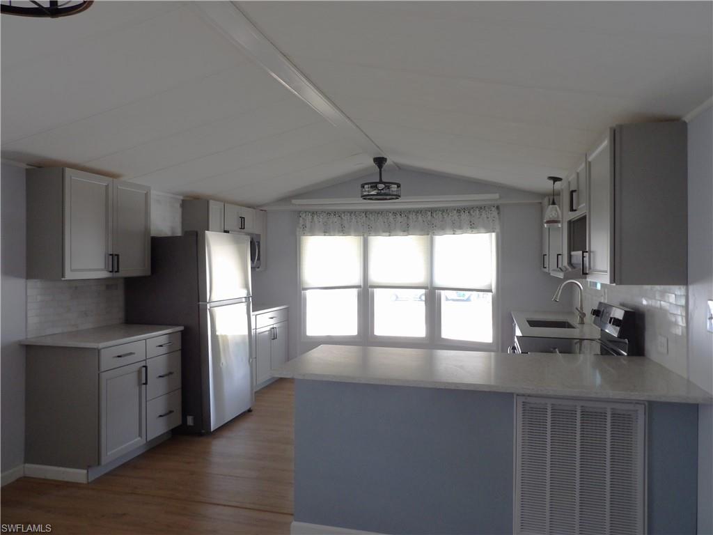 MOBILE MANOR - Residential