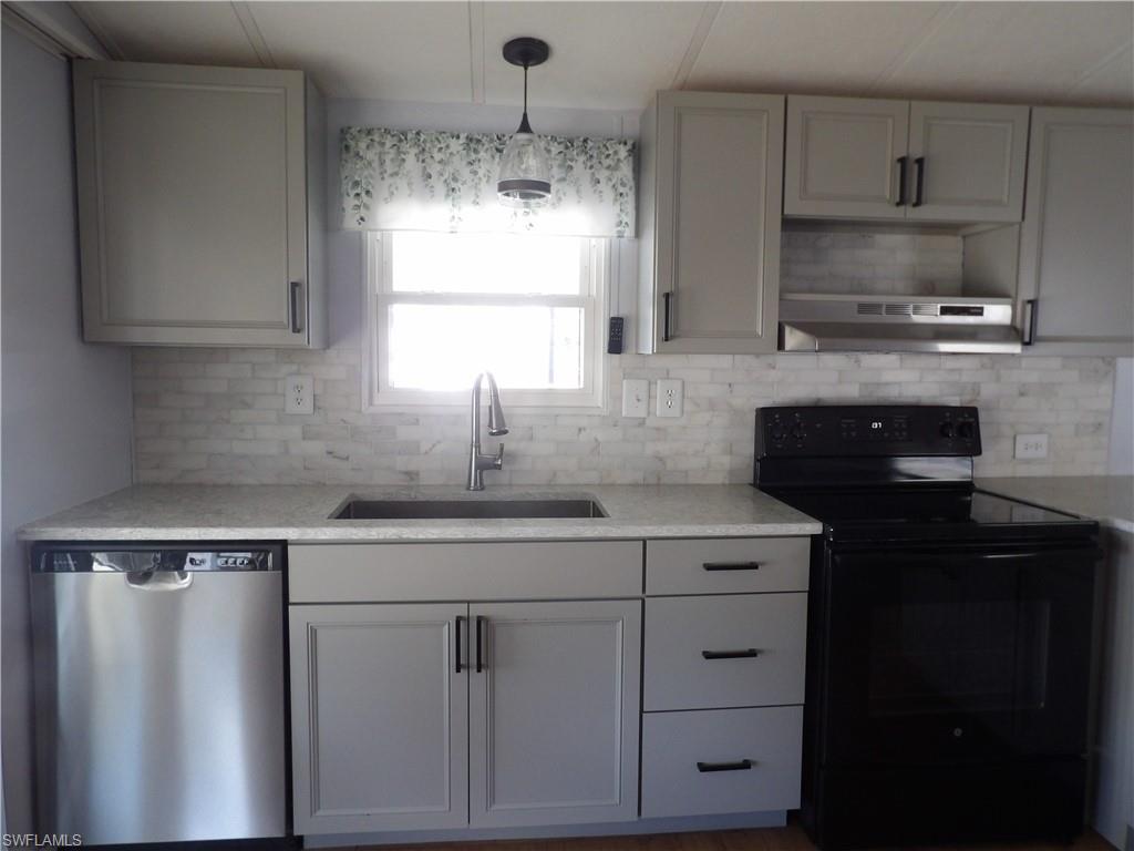 MOBILE MANOR - Residential