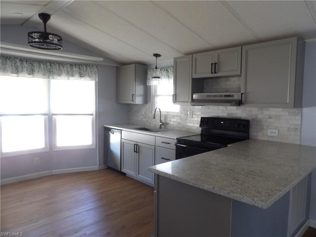 MOBILE MANOR - Residential