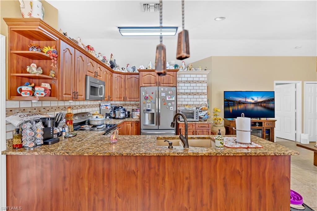 GOLDEN GATE ESTATES - Residential