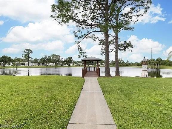 COUNTRY LAKES - Residential Lease