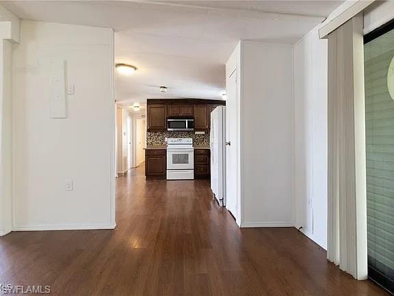 COUNTRY LAKES - Residential Lease