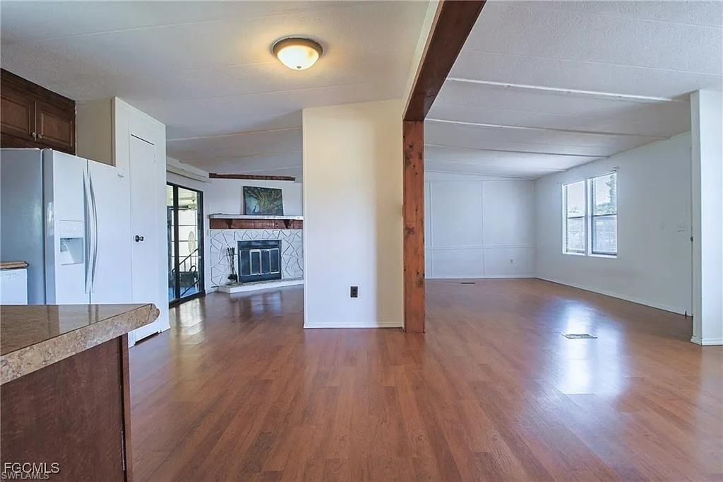 COUNTRY LAKES - Residential Lease