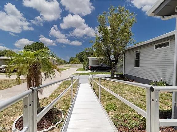 COUNTRY LAKES - Residential Lease