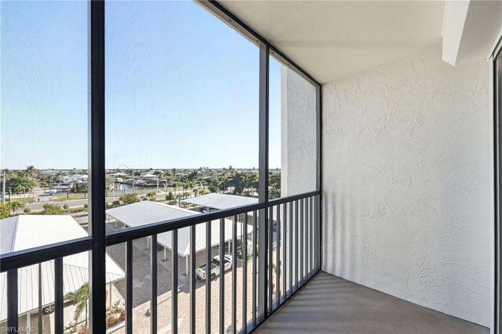 ISLAND WINDS CONDO - Residential