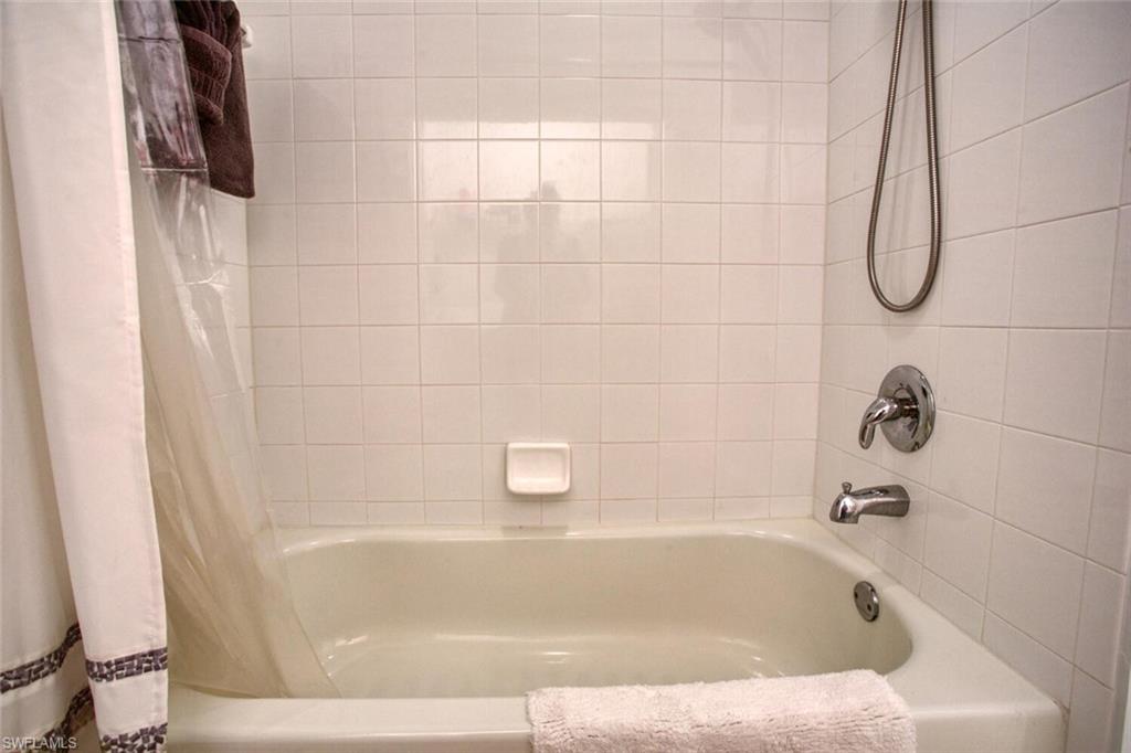 LAKESIDE GREEN - Residential