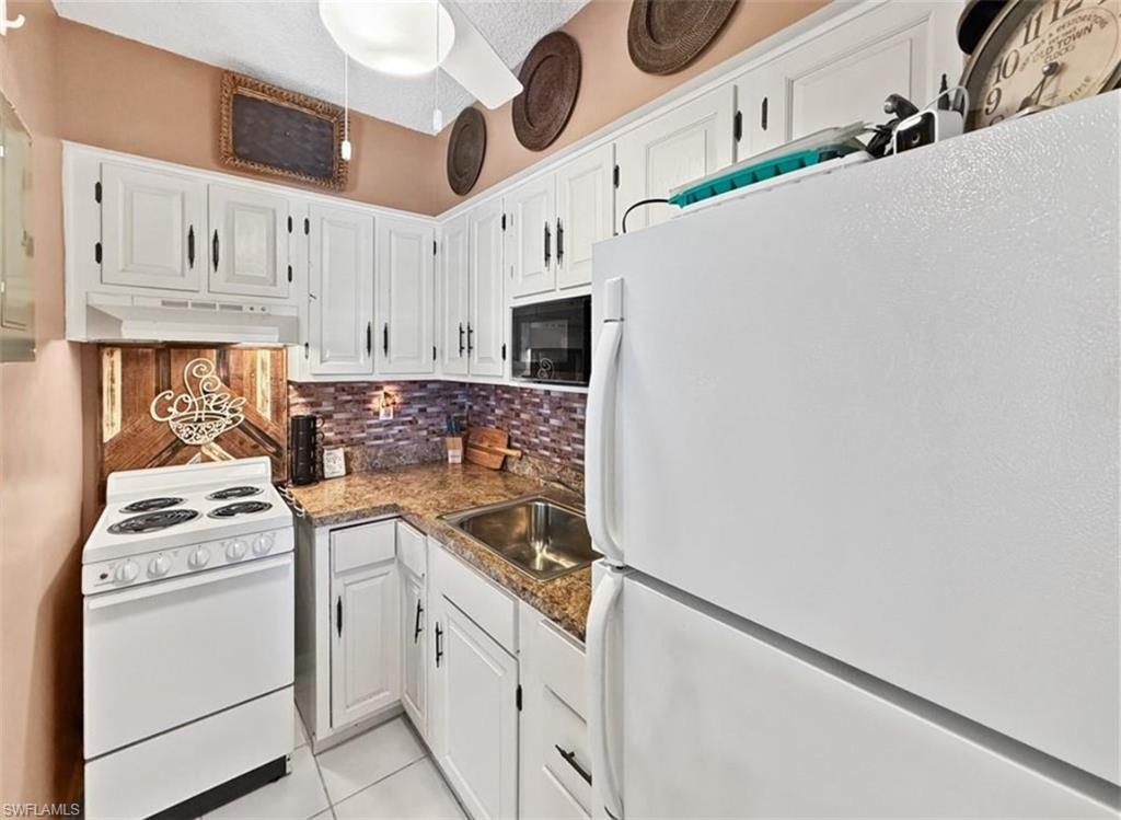AQUARIUS APTS OF MARCO ISLAND - Residential