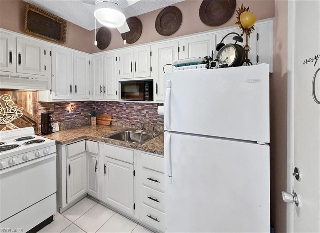 AQUARIUS APTS OF MARCO ISLAND - Residential