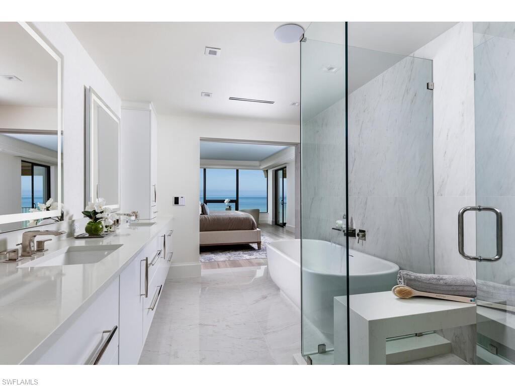 PARK PLAZA - Residential