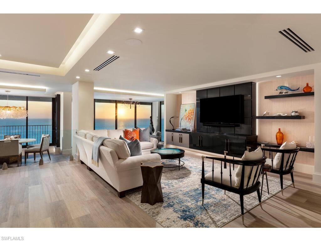 PARK PLAZA - Residential