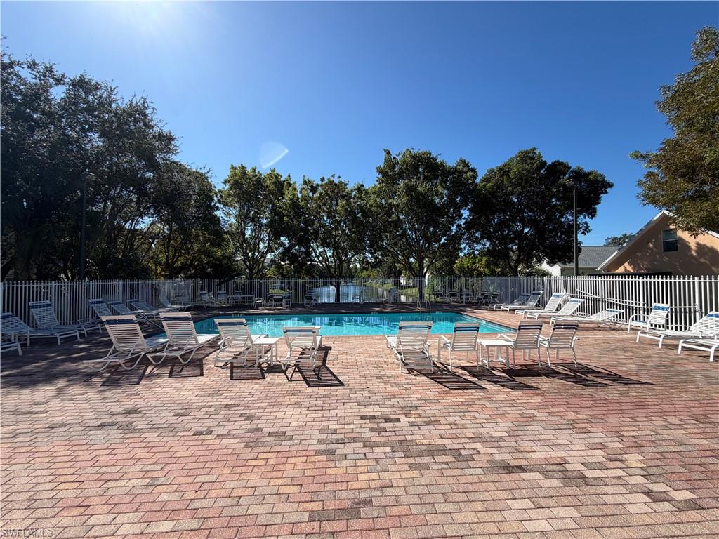 417 Leawood CIR