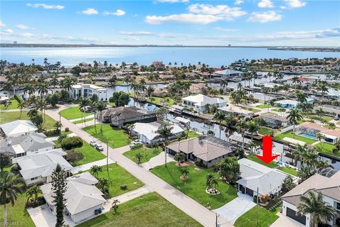 5614 De Soto CT CAPE CORAL FL 33904